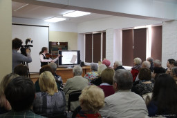 Играет Александра Неснова