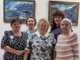 2014 г., На выставке А. С. Петушкова, с Л. И. Архиповой, Е. В. Сухановой, И. В. Линниковой